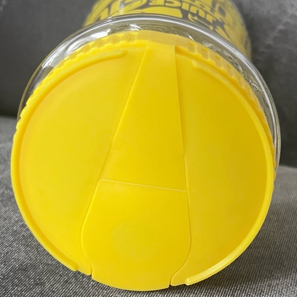 Vintage Glass
Carafe Lemons Yellow Flip Jar Top Lid 70s - Picture 9 of 11